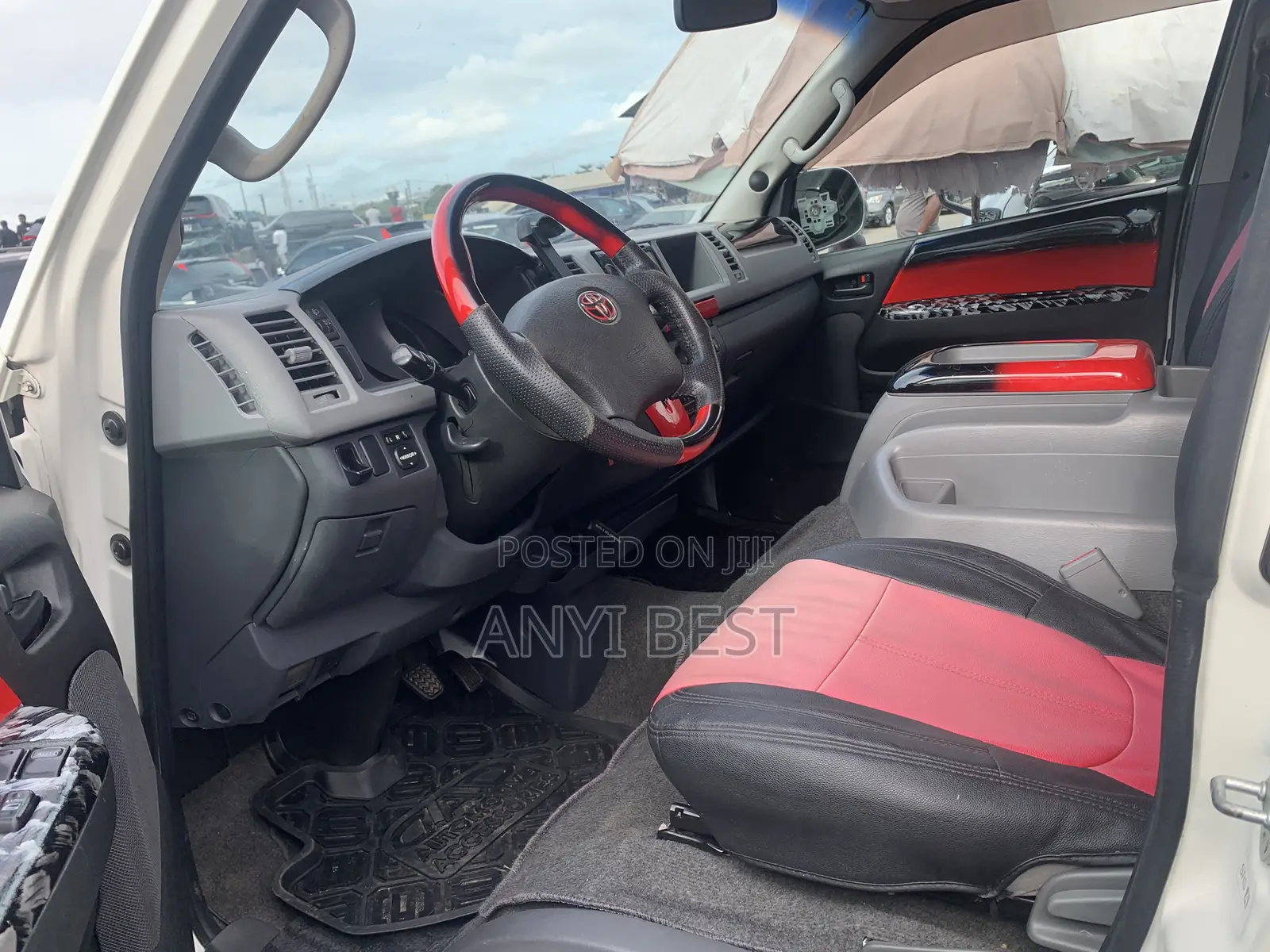 Toyota HiAce 2014 White