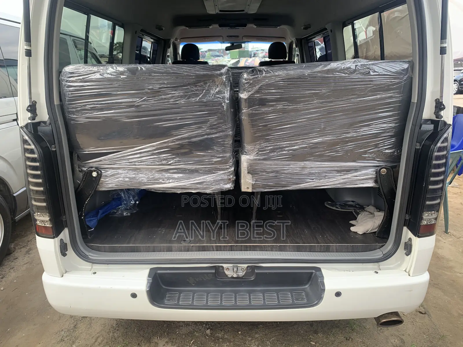 Toyota HiAce 2014 White