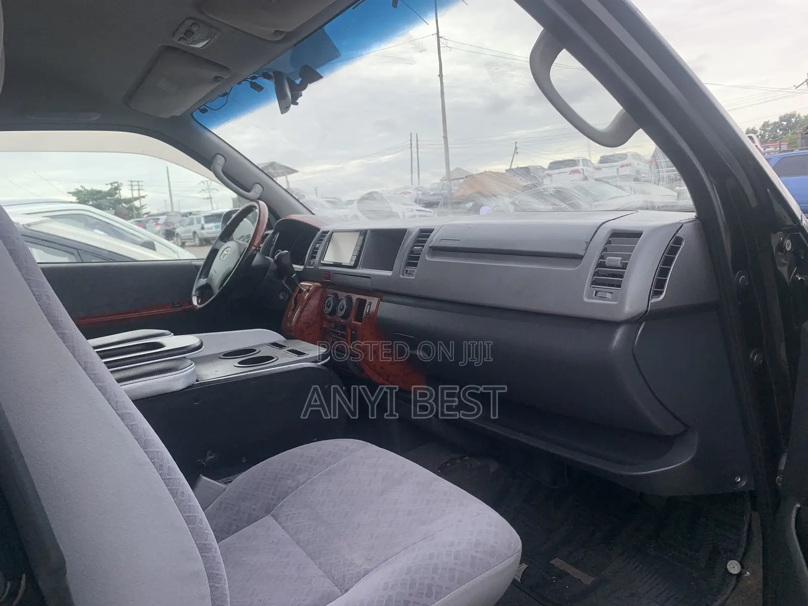 Toyota HiAce 2016 Black