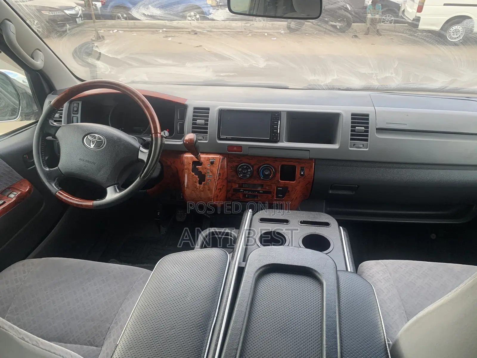 Toyota HiAce 2016 Black