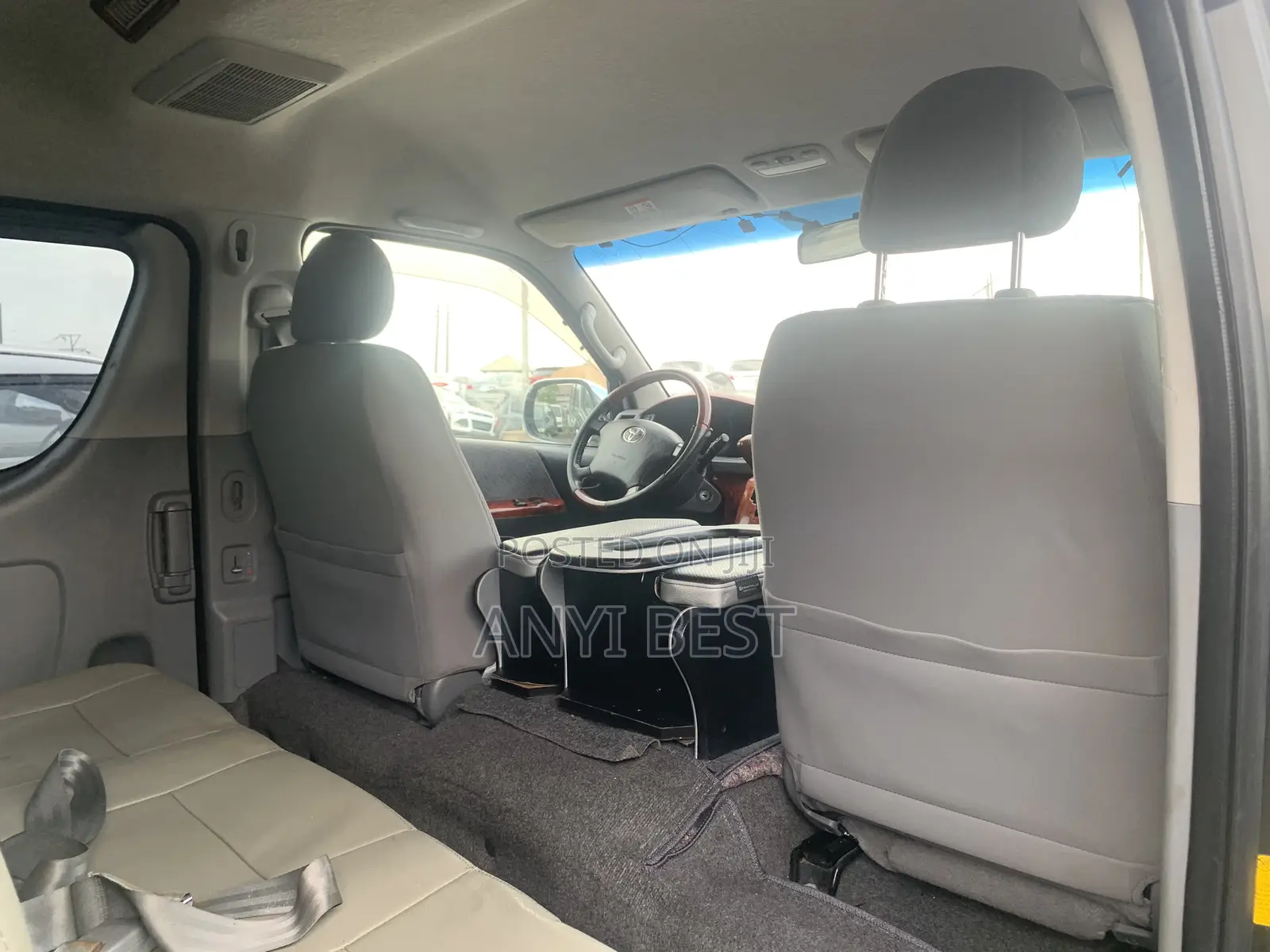 Toyota HiAce 2016 Black