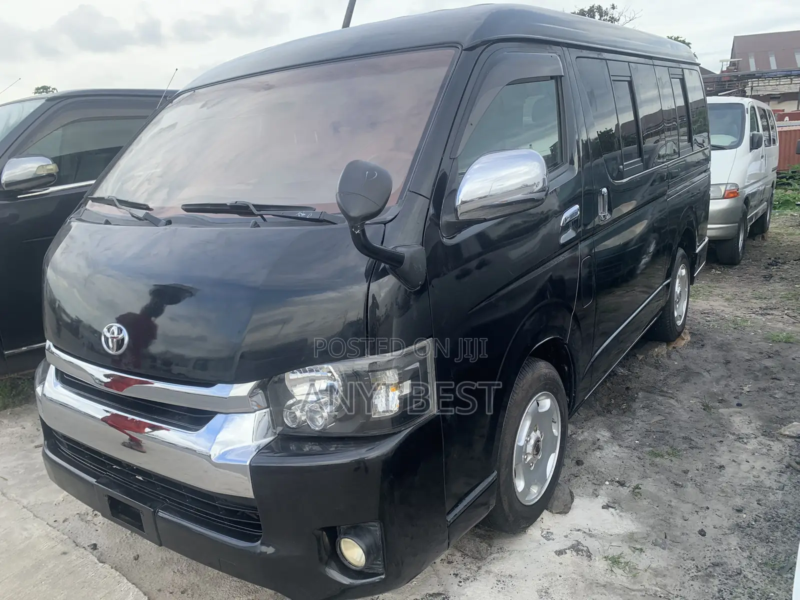 Toyota HiAce 2016 Black