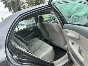 Toyota Corolla LE 4dr Sedan (1.8L 4cyl 4A) 2010 Gray
