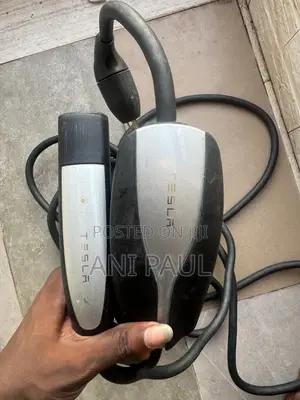 Tesla Universal Mobile Connector