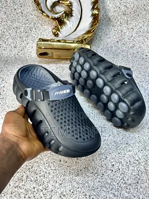 Crocs UNISEX Balance Clogs