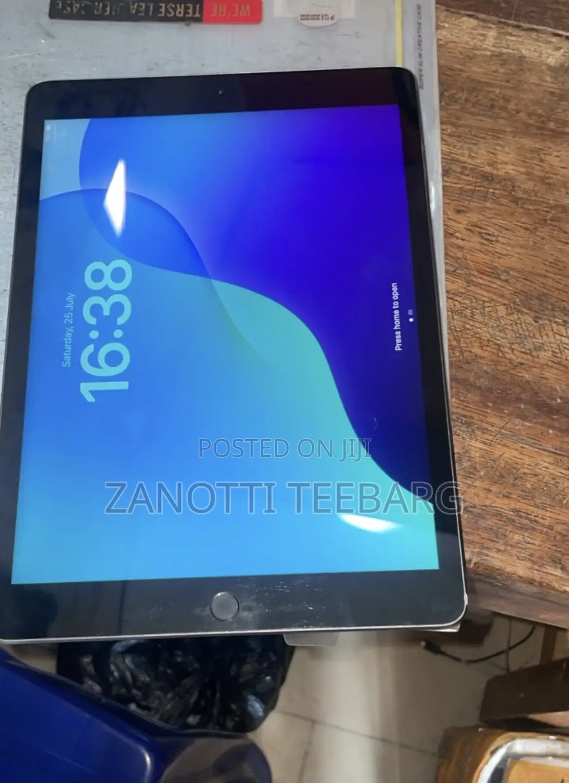 New Apple iPad Wi-Fi 32 GB Silver