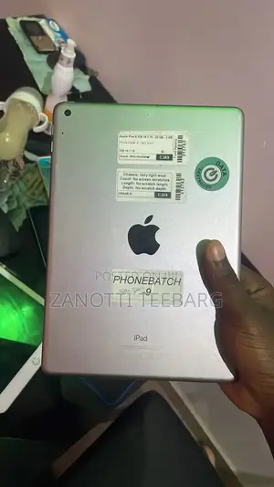 New Apple iPad Wi-Fi 32 GB Silver