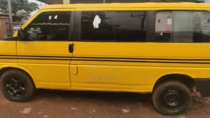 Volkswagen Transporter 2009 Yellow