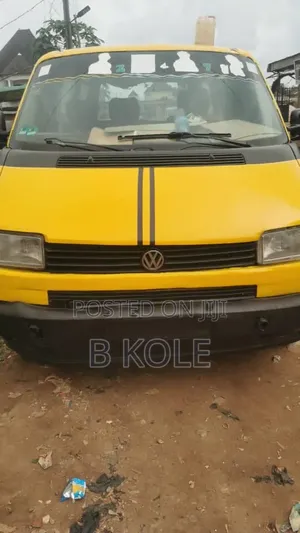 Volkswagen Transporter 2009 Yellow