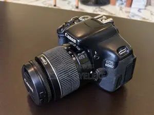 Canon Eos 600d DSLR 18mp Camera 18-55mm F/3.5-5.6 Iii Ef-S Lens