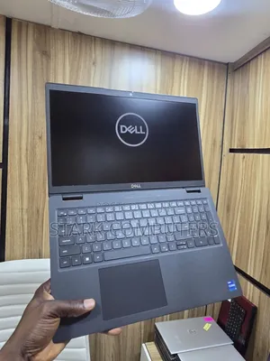 Laptop Dell Latitude 3520 16GB Intel Core i7 SSD 512GB