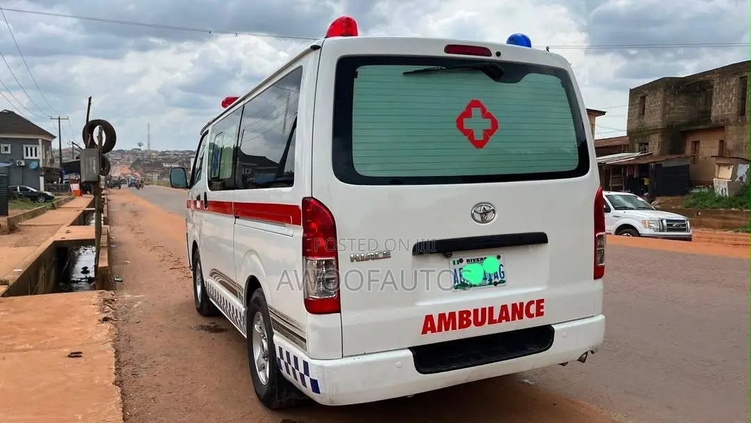 Toyota HiAce 2013 White