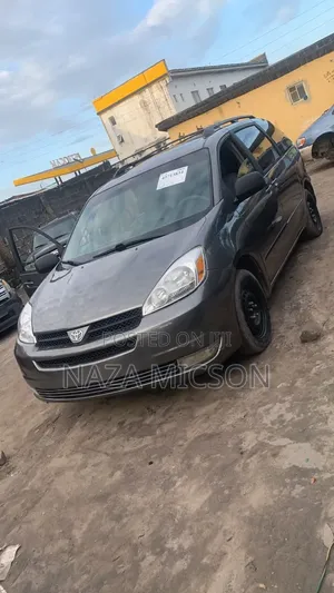 Toyota Sienna 2005 Gold