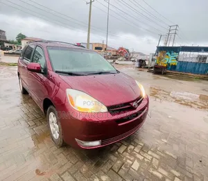 Toyota Sienna 2005 Red