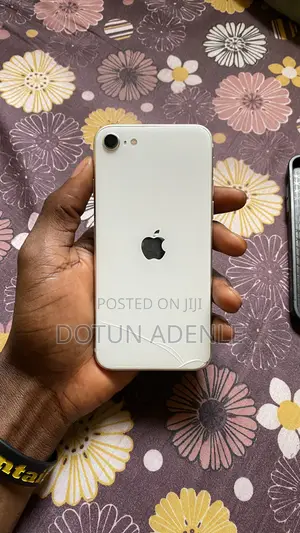 Apple iPhone SE (2022) 128 GB White