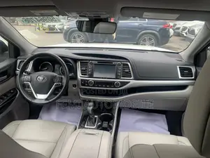 Toyota Highlander 2019 White