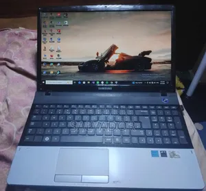 Laptop Samsung NP300E5A 4GB Intel Core i5 HDD+SSD 256GB