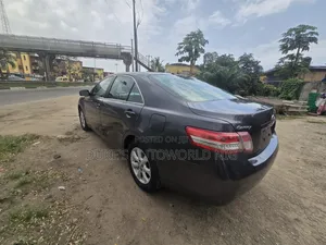 Toyota Camry LE 4dr Sedan (2.5L 4cyl 6A) 2011 Gray