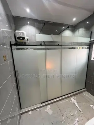 Use the Shower Cubicle 10 Mm Thick CNG Item Tampered Five Times