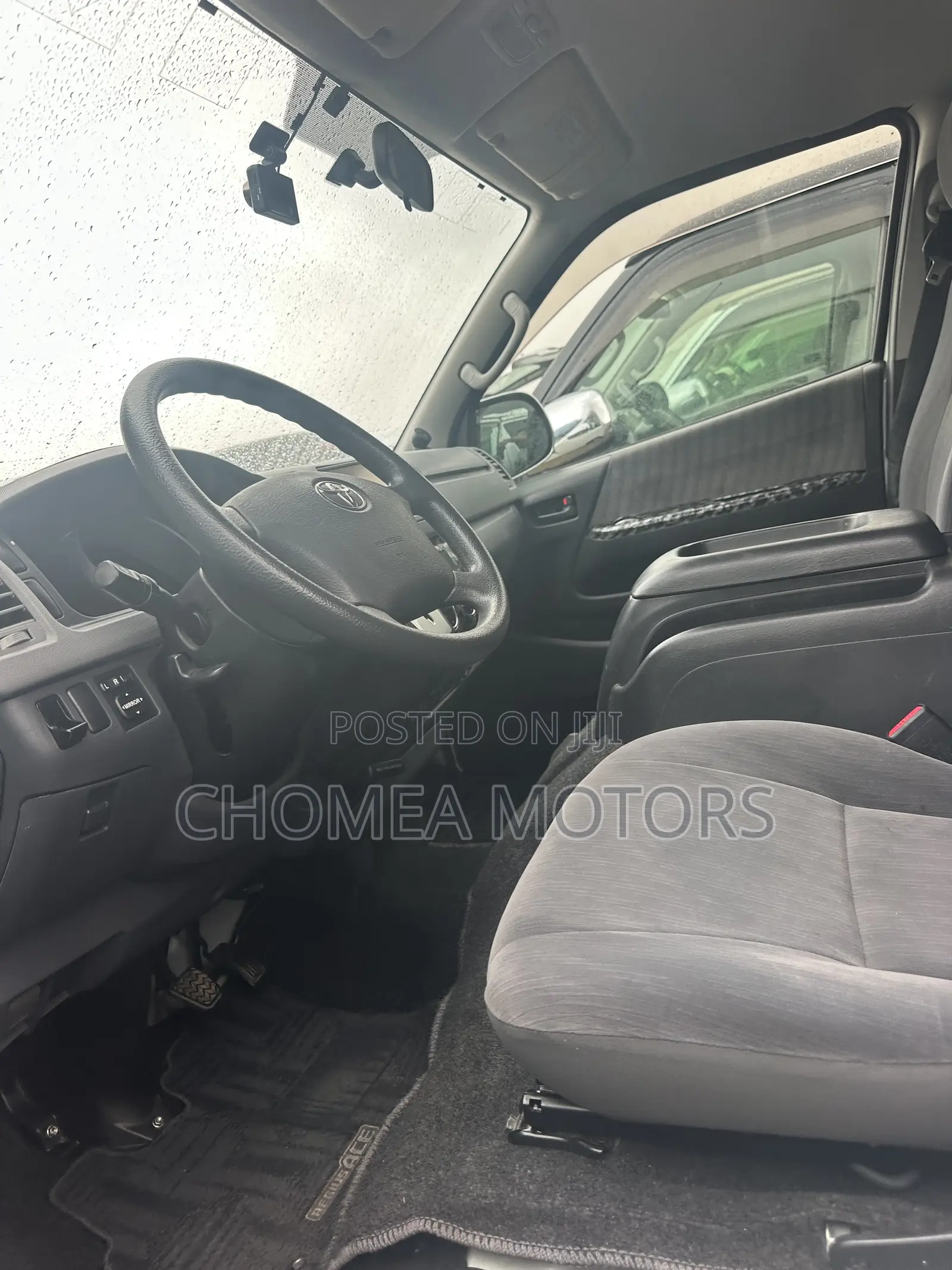 Toyota HiAce 2012 White