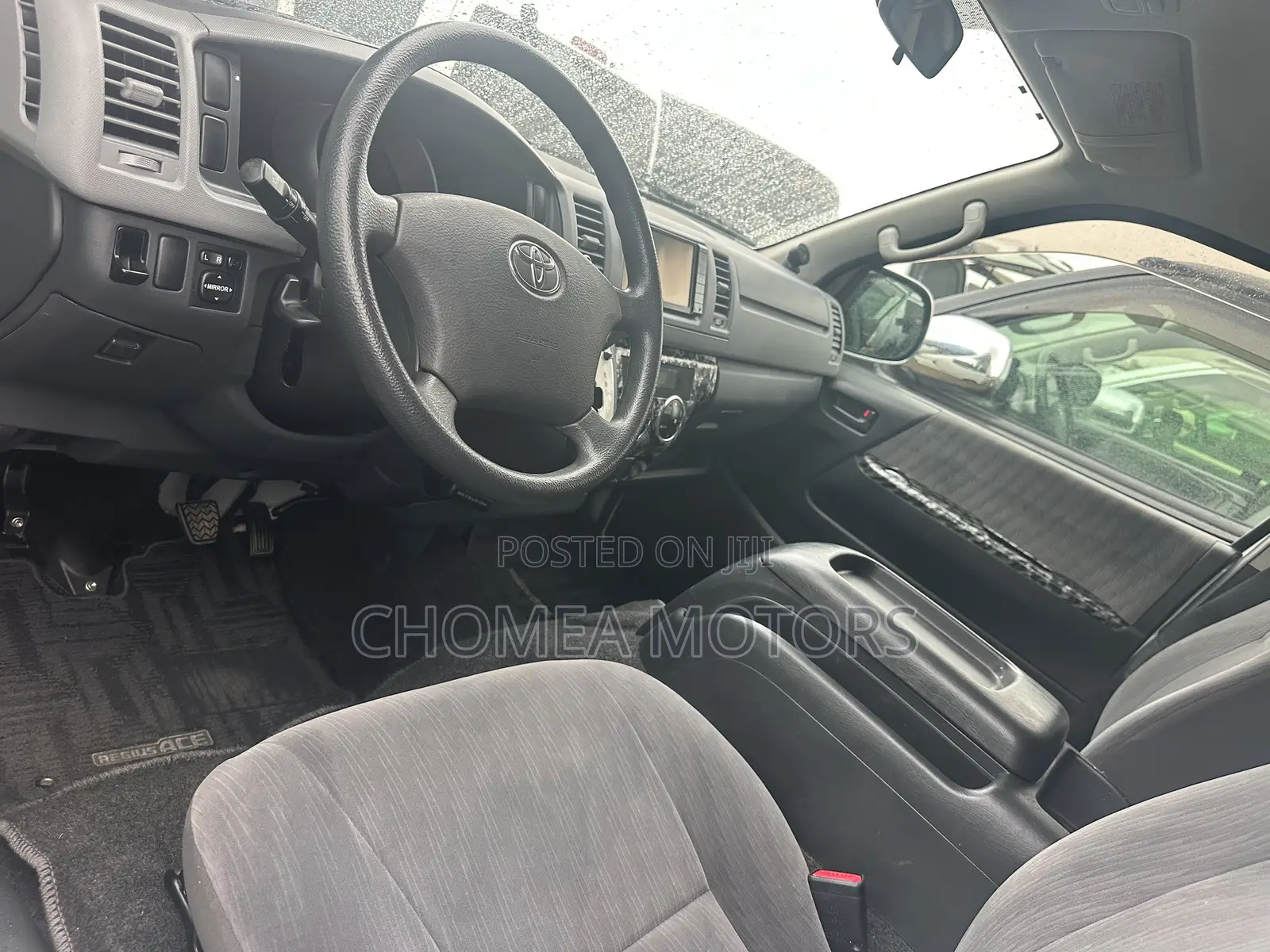 Toyota HiAce 2012 White