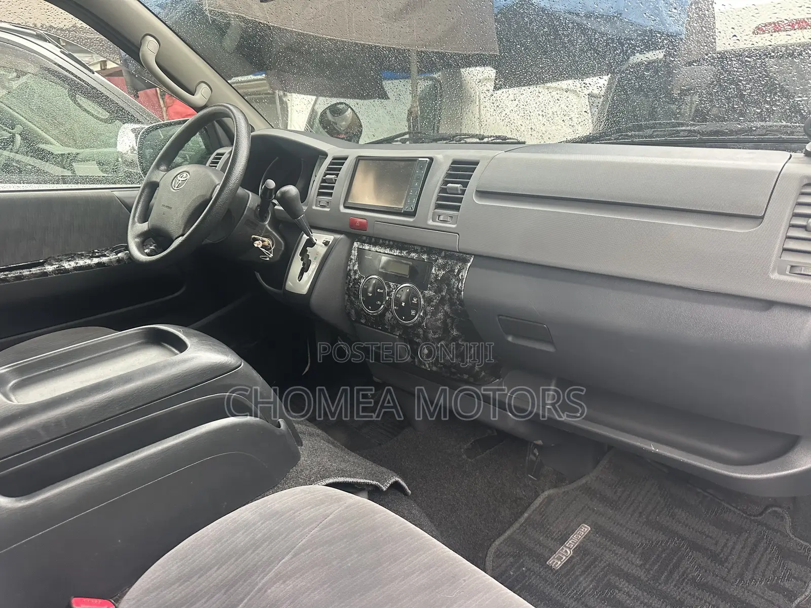 Toyota HiAce 2012 White