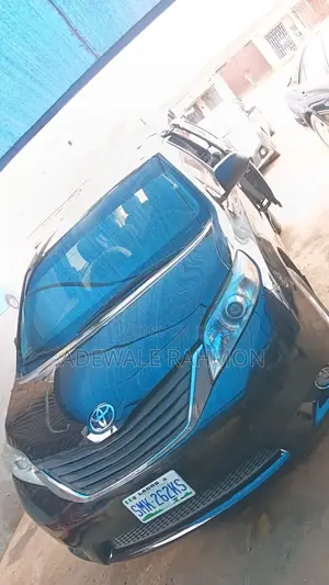 Toyota Sienna 2024 Black