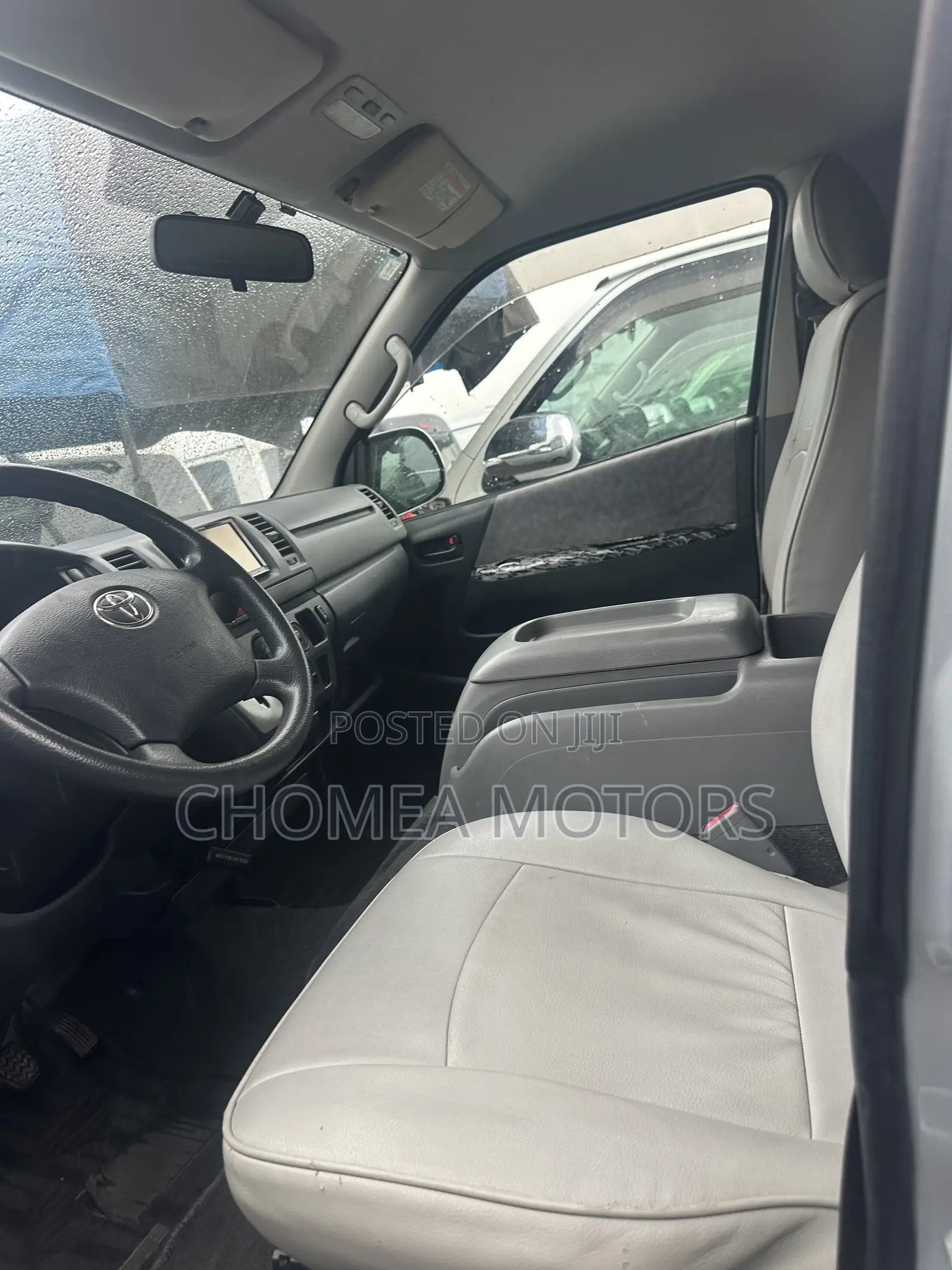 Toyota HiAce 2010 Silver