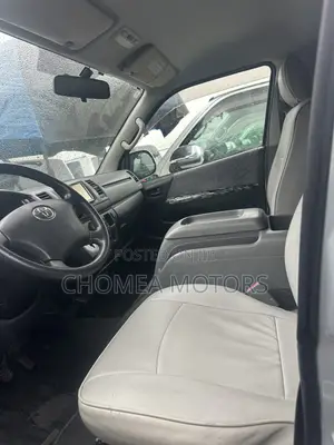 Toyota HiAce 2010 Silver