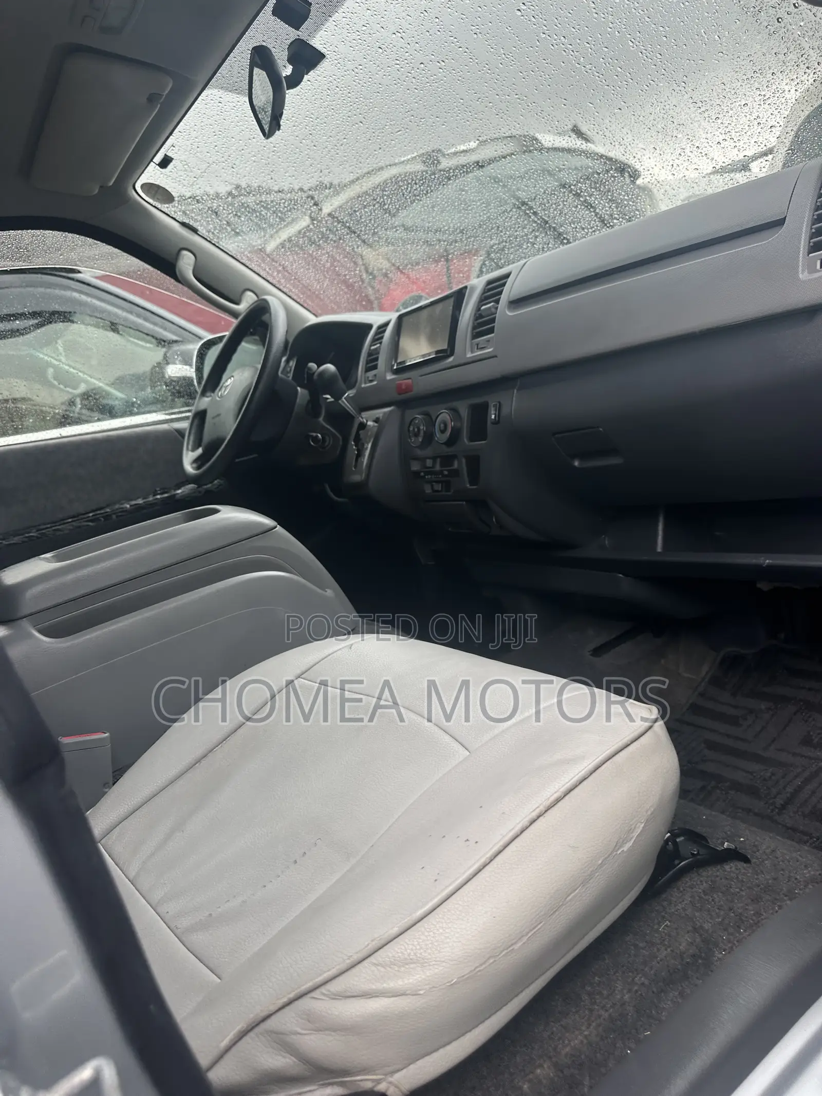 Toyota HiAce 2010 Silver