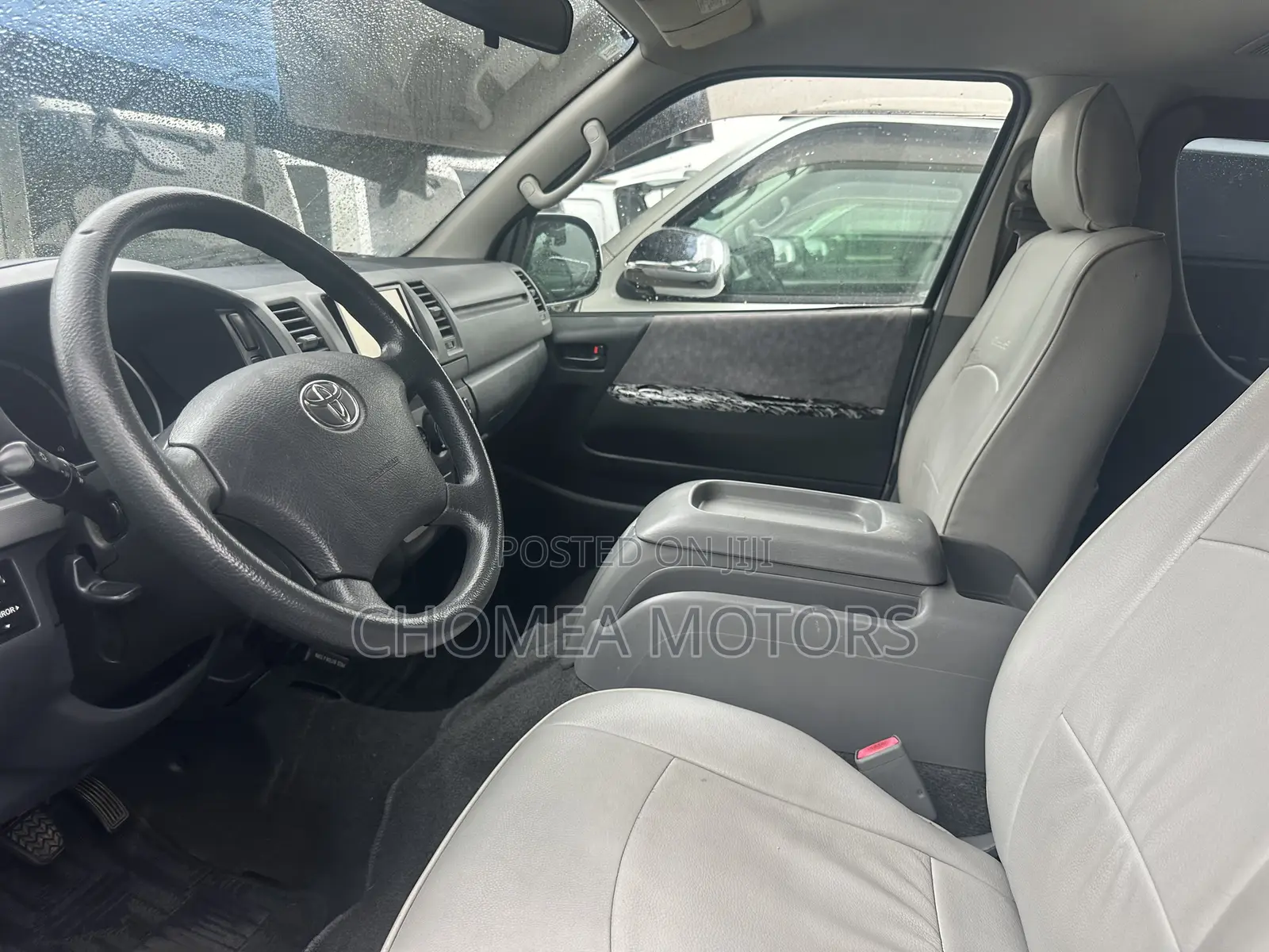 Toyota HiAce 2010 Silver
