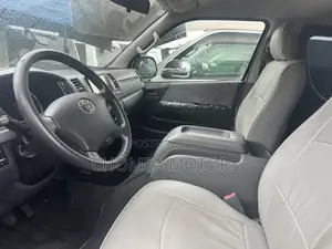 Toyota HiAce 2010 Silver