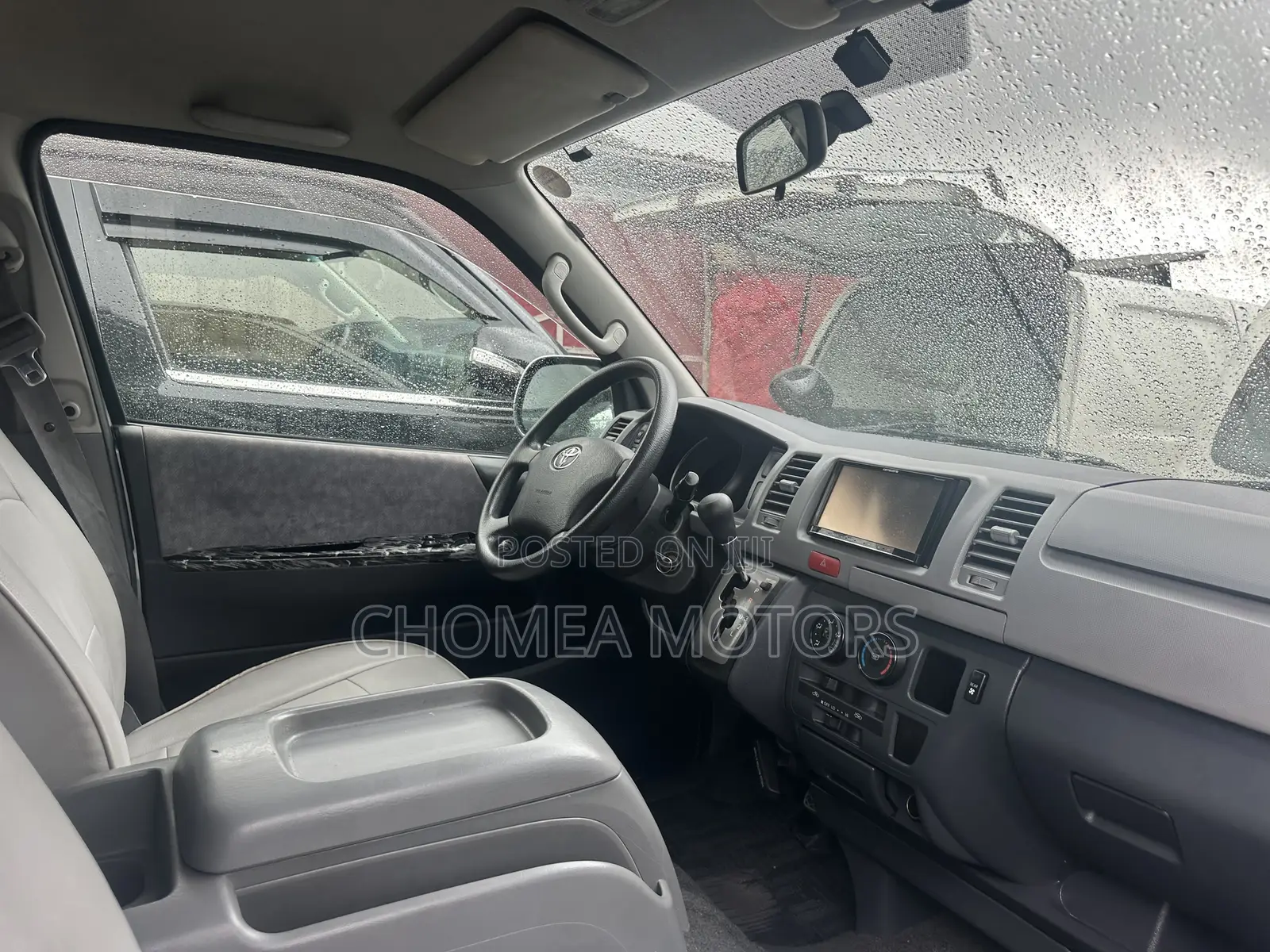Toyota HiAce 2010 Silver