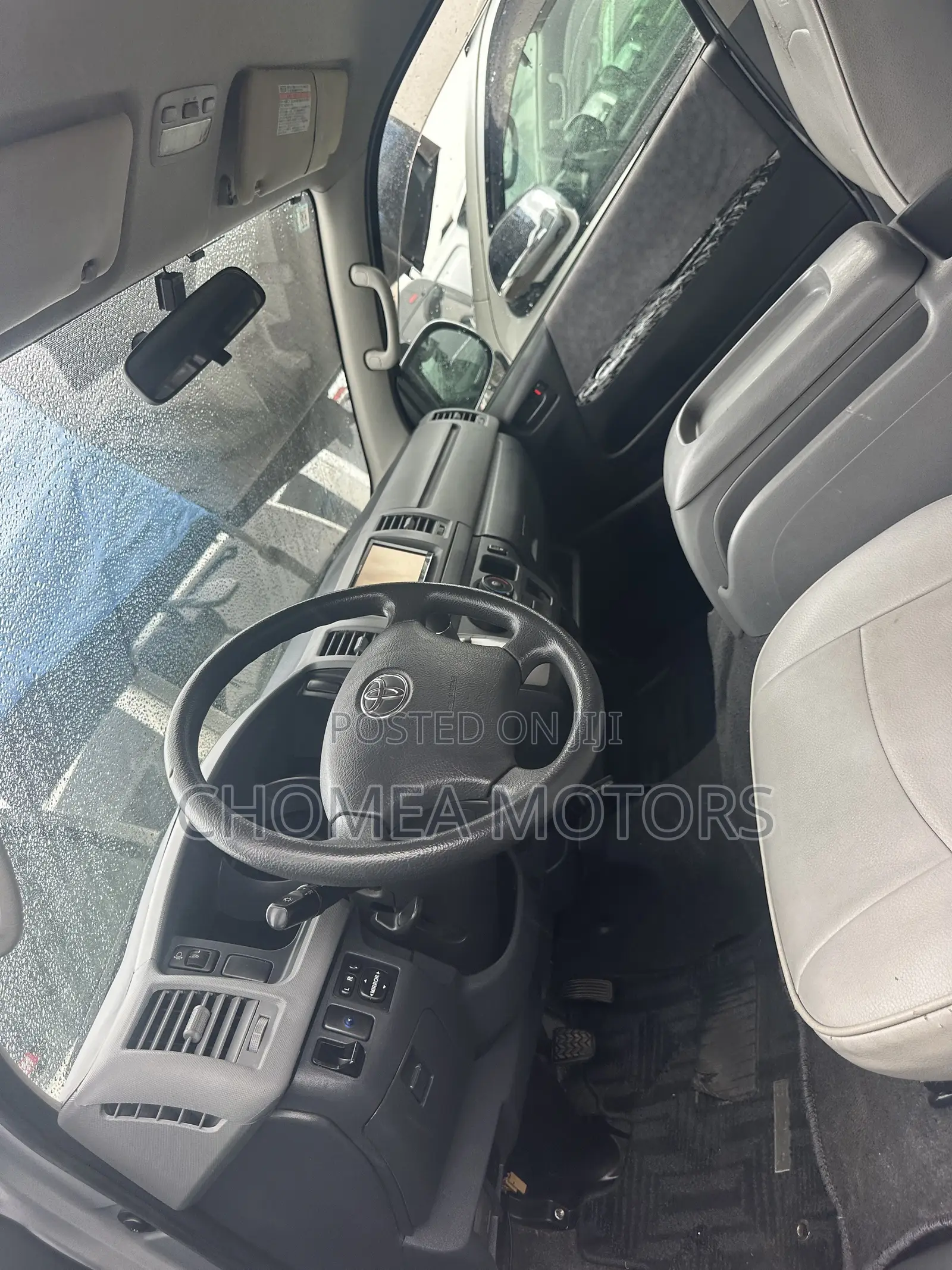 Toyota HiAce 2010 Silver