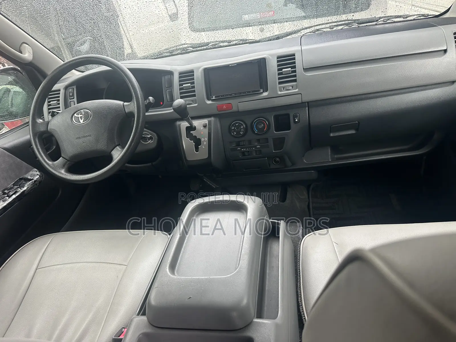 Toyota HiAce 2010 Silver