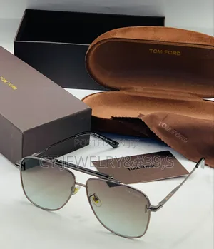 Tom Ford Jaden FT1017 Pilot-Frame Sunglasses and Gradient Tinted
