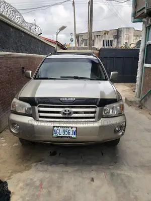 Toyota Highlander V6 FWD 2004 Gold