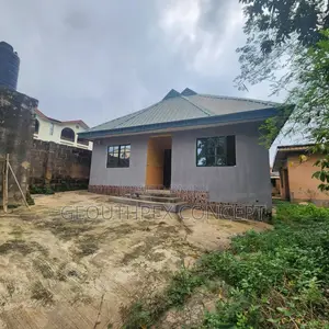 5bdrm Bungalow in Alakia for rent