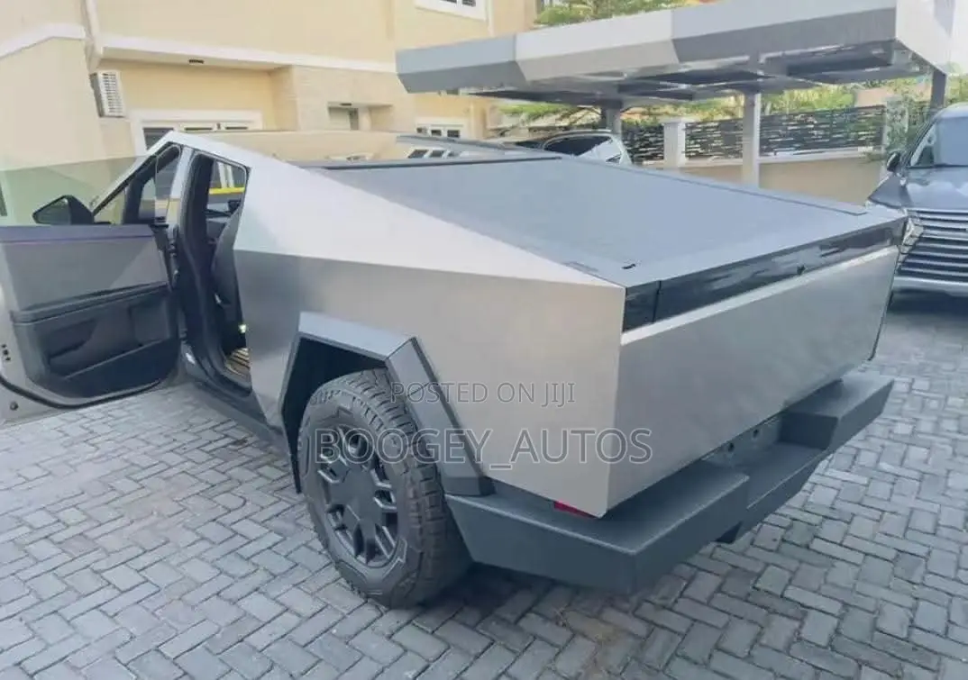 Tesla Cybertruck 2024 Gray