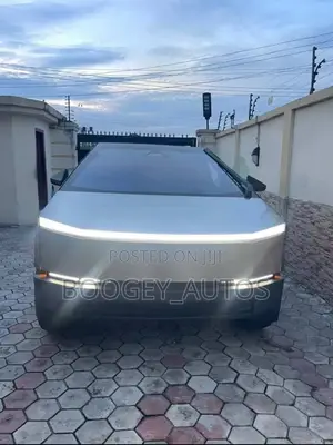 Tesla Cybertruck 2024 Gray