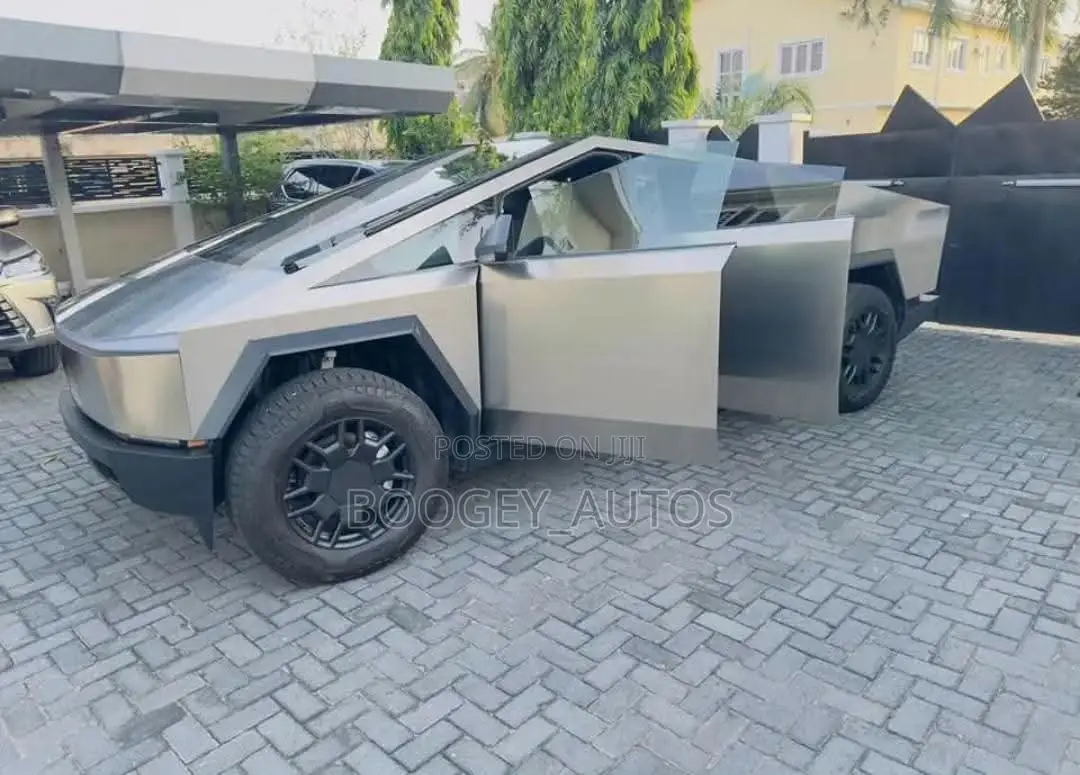 Tesla Cybertruck 2024 Gray