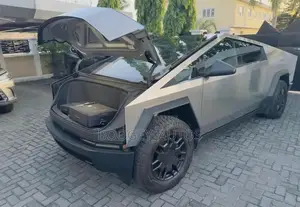 Tesla Cybertruck 2024 Gray