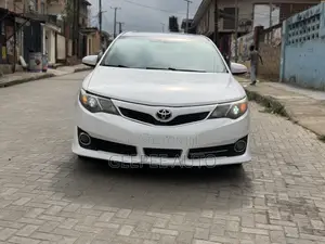 Toyota Camry SE V6 4dr Sedan (3.5L 6cyl 6A) 2013 White