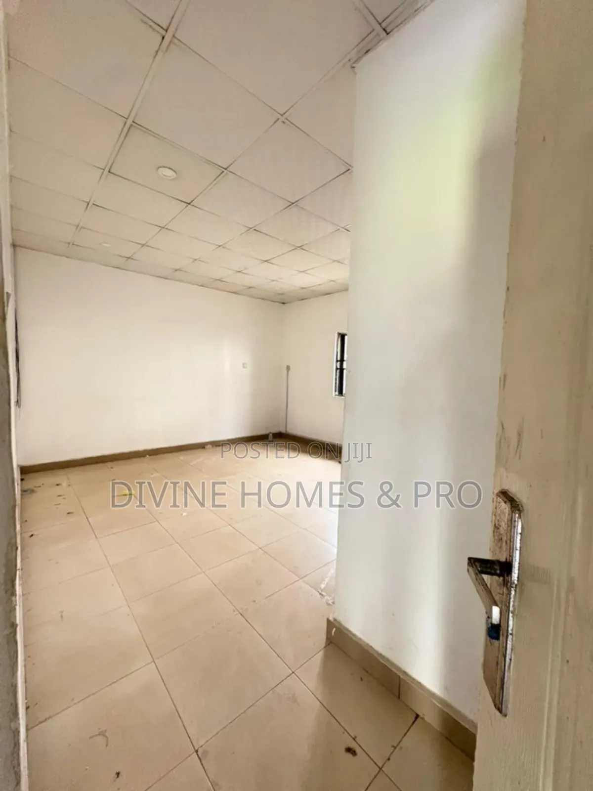 Spacious Apartment for Office Use