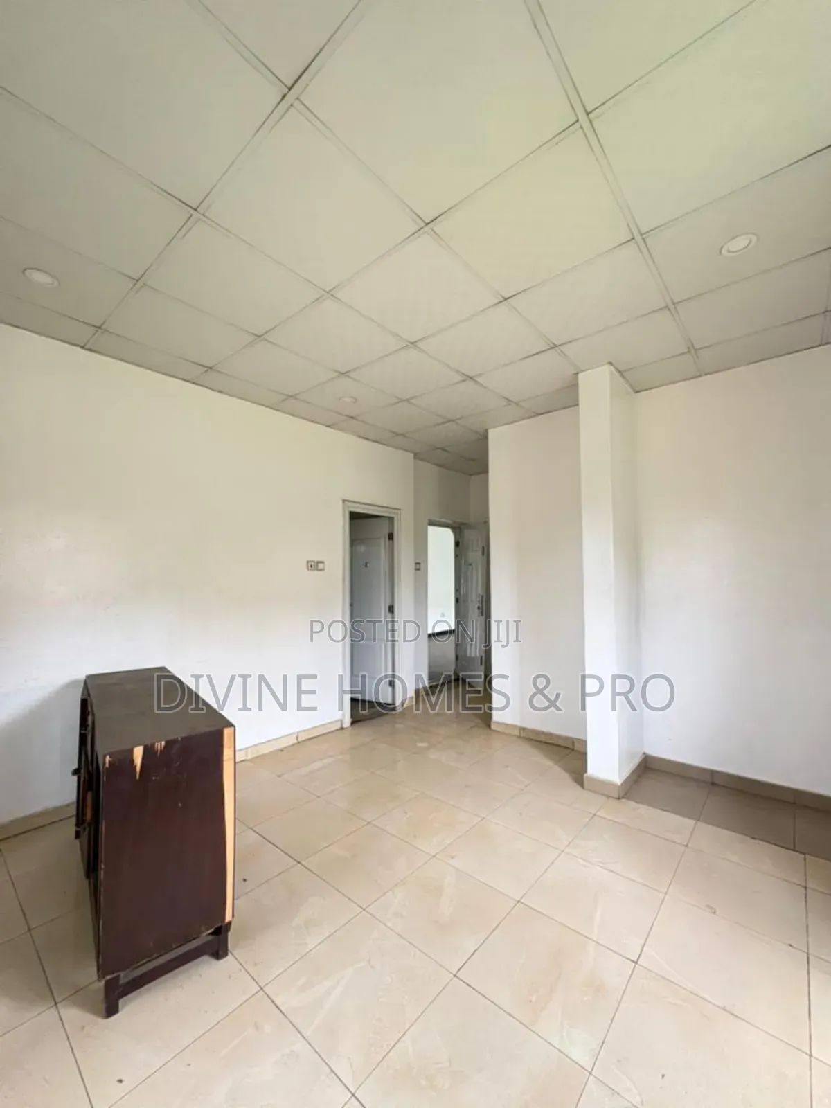 Spacious Apartment for Office Use