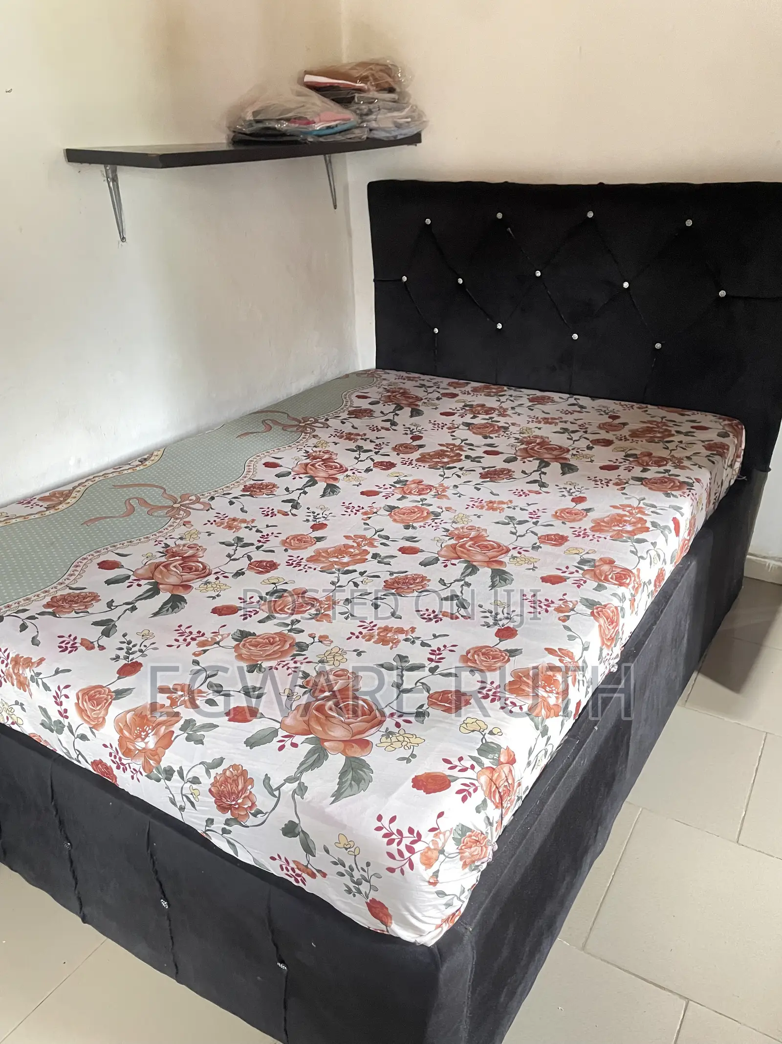 4by6 Bed and Bed Frame With 4pillow Case