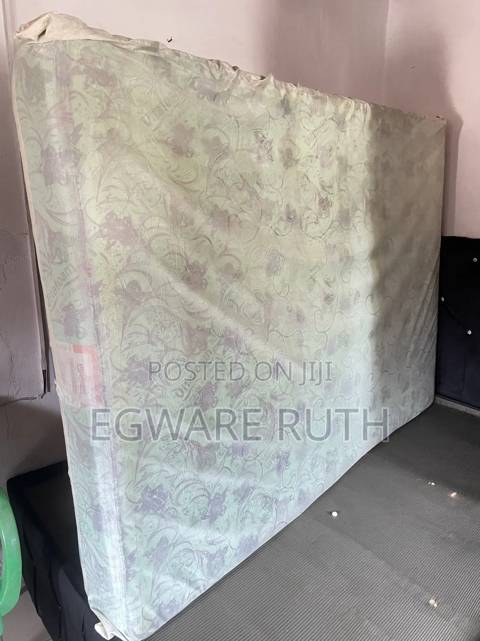 4by6 Bed and Bed Frame With 4pillow Case