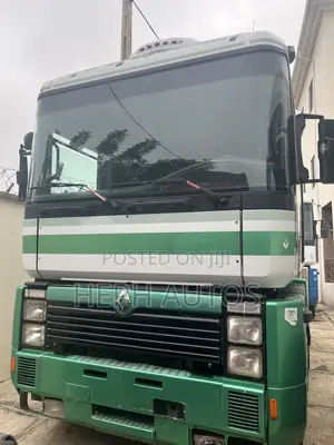 Clean Renault AE Magnum Trailer Head
