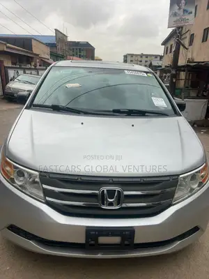 Honda Odyssey Touring 2013 Silver