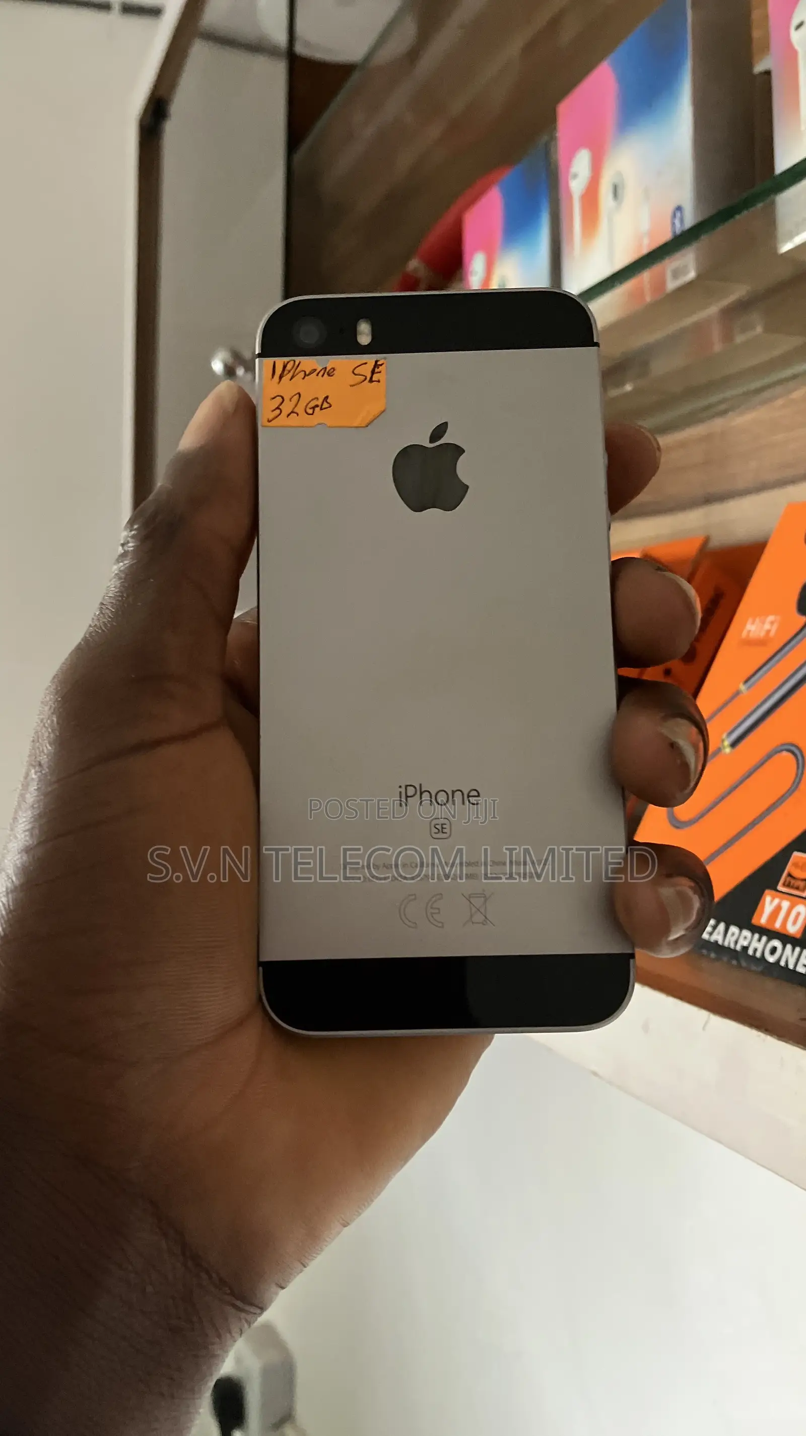 Apple iPhone SE 32 GB Black